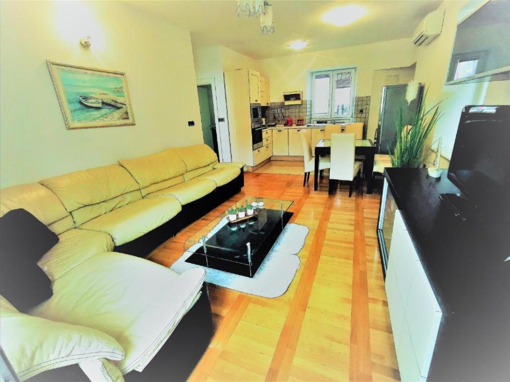 Iron Gates Apartments Σπλιτ Εξωτερικό φωτογραφία